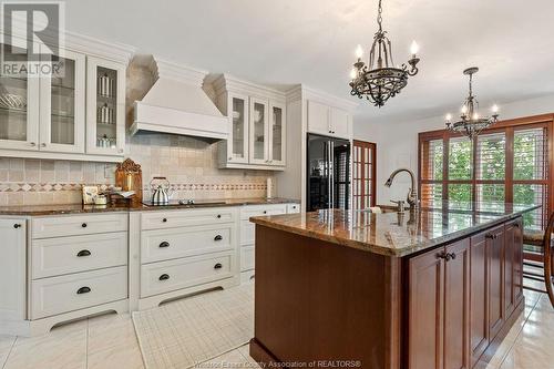 4445 9Th Concession Rd, Sandwich South, ON - Indoor Photo Showing Kitchen With Upgraded Kitchen