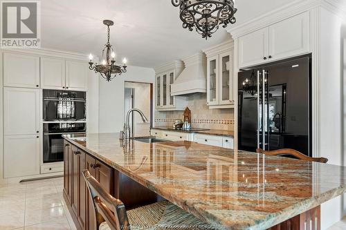 4445 9Th Concession Rd, Sandwich South, ON - Indoor Photo Showing Kitchen With Upgraded Kitchen