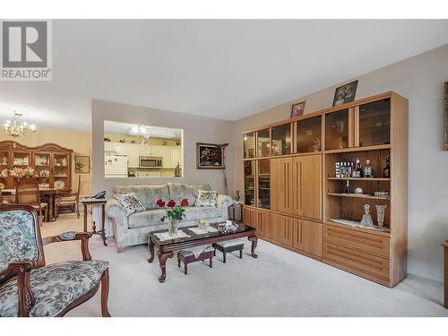 933 Harvey Avenue Unit# 110, Kelowna, BC - Indoor Photo Showing Living Room