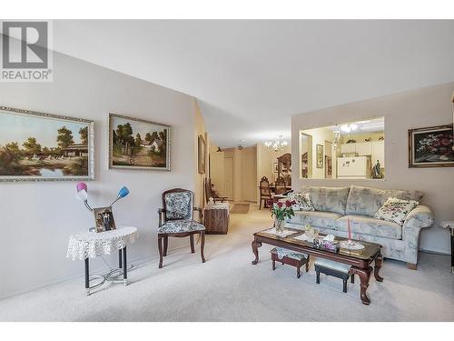 933 Harvey Avenue Unit# 110, Kelowna, BC - Indoor Photo Showing Living Room