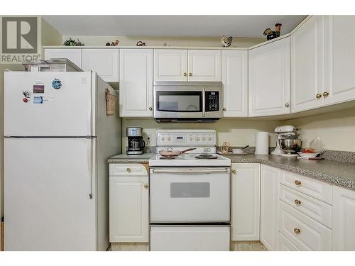 933 Harvey Avenue Unit# 110, Kelowna, BC - Indoor Photo Showing Kitchen