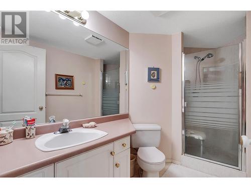 933 Harvey Avenue Unit# 110, Kelowna, BC - Indoor Photo Showing Bathroom