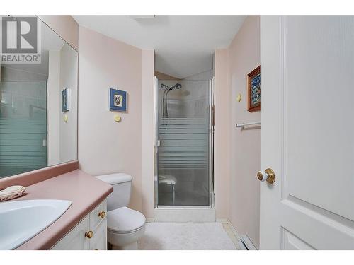 933 Harvey Avenue Unit# 110, Kelowna, BC - Indoor Photo Showing Bathroom