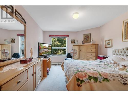 933 Harvey Avenue Unit# 110, Kelowna, BC - Indoor Photo Showing Bedroom