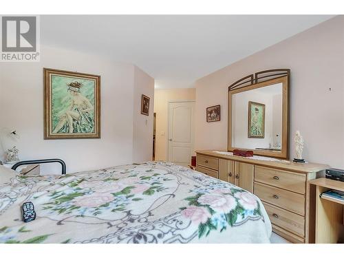 933 Harvey Avenue Unit# 110, Kelowna, BC - Indoor Photo Showing Bedroom