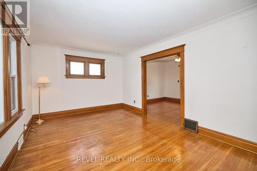 5835 Symmes Street, Niagara Falls, ON - Indoor Photo Showing Other Room