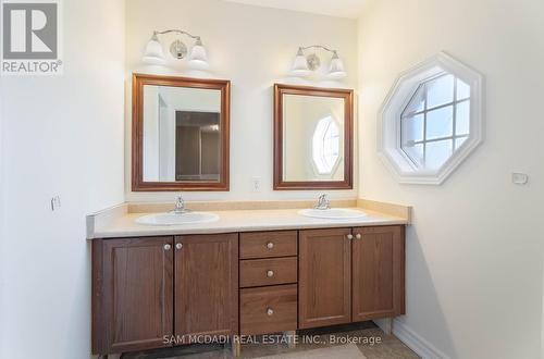 5504 Freshwater Drive, Mississauga, ON - Indoor Photo Showing Bathroom