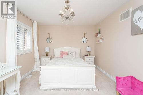 5504 Freshwater Drive, Mississauga, ON - Indoor Photo Showing Bedroom