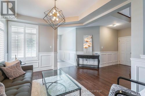 5504 Freshwater Drive, Mississauga, ON - Indoor Photo Showing Living Room