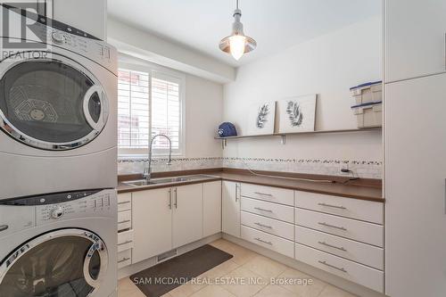 5504 Freshwater Drive, Mississauga, ON - Indoor Photo Showing Laundry Room