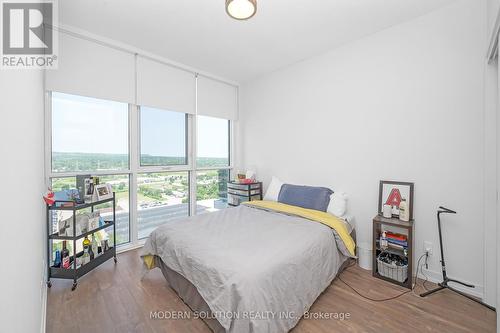 2001 - 2093 Fairview Street N, Burlington, ON - Indoor Photo Showing Bedroom