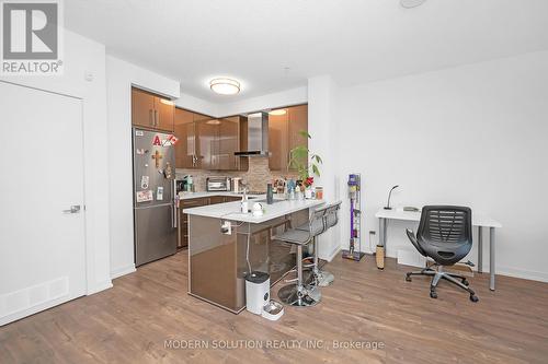 2001 - 2093 Fairview Street N, Burlington, ON - Indoor Photo Showing Kitchen