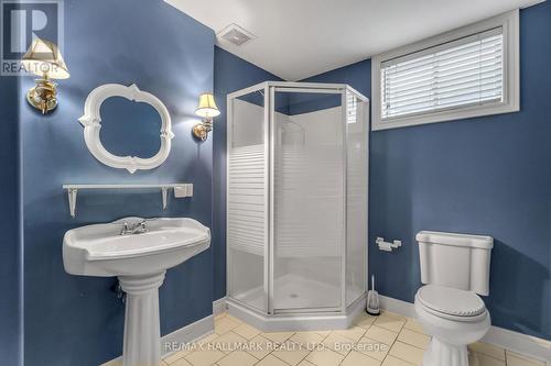 7149 Parkside Road, Niagara Falls, ON - Indoor Photo Showing Bathroom