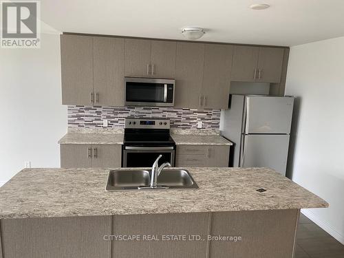 7 - 77 Diana Avenue, Brantford, ON - Indoor Photo Showing Kitchen With Double Sink With Upgraded Kitchen