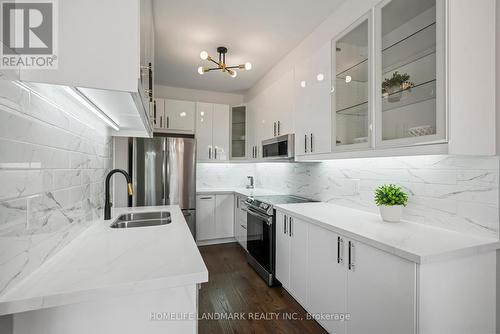 99 Collin Court, Richmond Hill (Jefferson), ON - Indoor Photo Showing Kitchen With Double Sink With Upgraded Kitchen