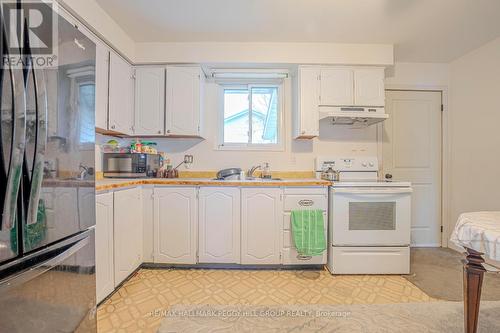 203 Phillips Street, Barrie (Ardagh), ON - Indoor Photo Showing Kitchen