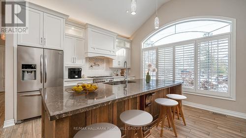 392 Cox Mill Road, Barrie (South Shore), ON - Indoor Photo Showing Kitchen With Upgraded Kitchen