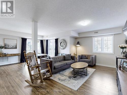 7 - 47 Ferndale Drive S, Barrie (Ardagh), ON - Indoor Photo Showing Living Room