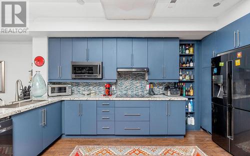 Ph14 - 1060 Sheppard Avenue W, Toronto (York University Heights), ON - Indoor Photo Showing Kitchen With Double Sink