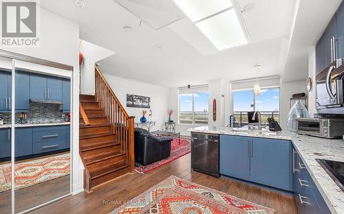 Ph14 - 1060 Sheppard Avenue W, Toronto (York University Heights), ON - Indoor Photo Showing Kitchen With Double Sink With Upgraded Kitchen