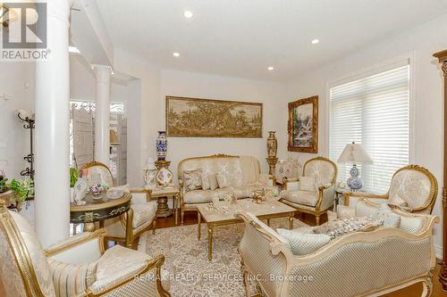 2224 Colonel William Parkway N, Oakville, ON - Indoor Photo Showing Living Room