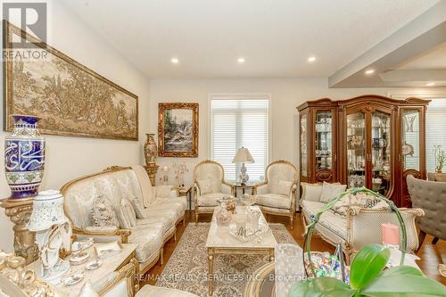 2224 Colonel William Parkway N, Oakville, ON - Indoor Photo Showing Living Room