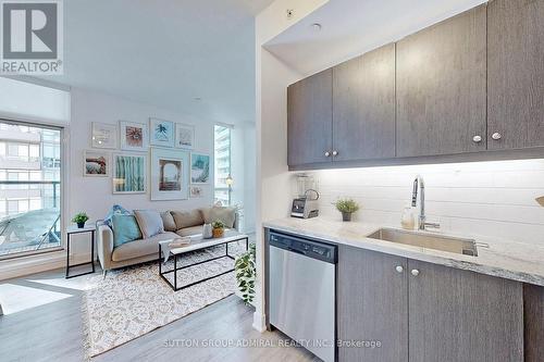 907 - 1486 Bathurst Street, Toronto (Humewood-Cedarvale), ON - Indoor Photo Showing Kitchen