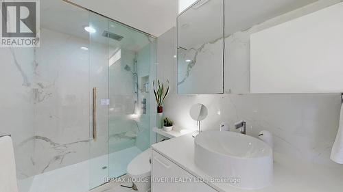 702 - 701 Sheppard Avenue W, Toronto (Clanton Park), ON - Indoor Photo Showing Bathroom