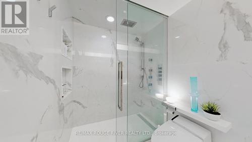 702 - 701 Sheppard Avenue W, Toronto (Clanton Park), ON - Indoor Photo Showing Bathroom