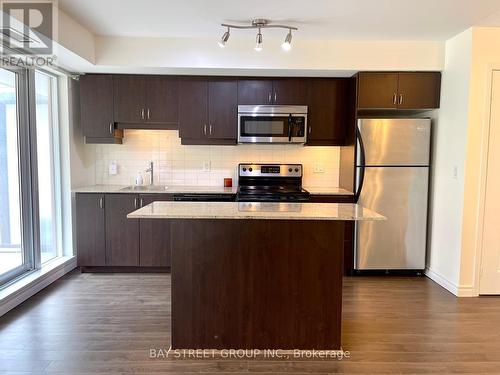 402 - 27 Rean Drive, Toronto (Bayview Village), ON - Indoor Photo Showing Kitchen With Upgraded Kitchen