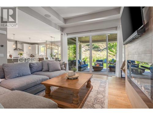 49 Forest Edge Drive, Kelowna, BC - Indoor Photo Showing Living Room