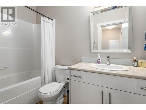 49 Forest Edge Drive, Kelowna, BC - Indoor Photo Showing Bathroom