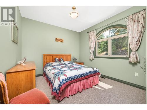 9265 Kokanee Road, Vernon, BC - Indoor Photo Showing Bedroom