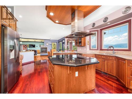 9265 Kokanee Road, Vernon, BC - Indoor Photo Showing Kitchen