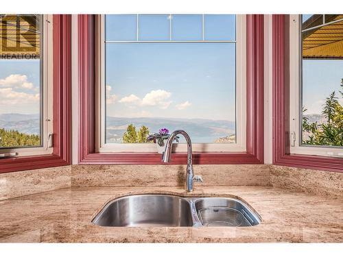 9265 Kokanee Road, Vernon, BC - Indoor Photo Showing Kitchen With Double Sink