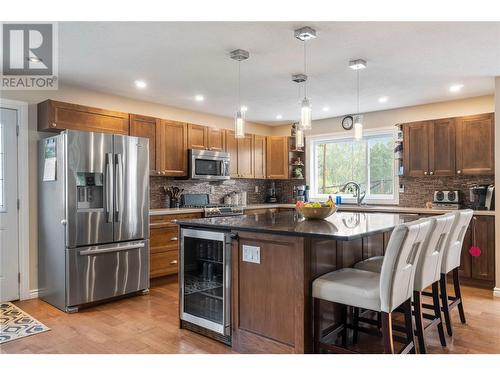 3961 20 Avenue Se, Salmon Arm, BC - Indoor Photo Showing Kitchen With Upgraded Kitchen