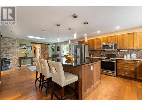 3961 20 Avenue Se, Salmon Arm, BC - Indoor Photo Showing Kitchen With Upgraded Kitchen