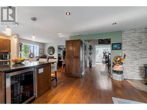 3961 20 Avenue Se, Salmon Arm, BC - Indoor Photo Showing Kitchen