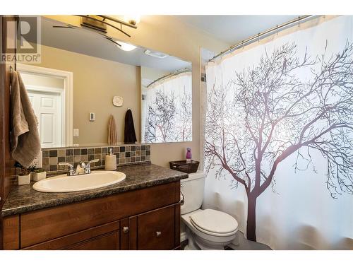 3961 20 Avenue Se, Salmon Arm, BC - Indoor Photo Showing Bathroom