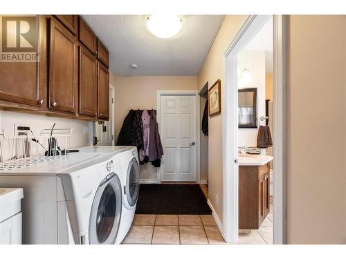 3961 20 Avenue Se, Salmon Arm, BC - Indoor Photo Showing Laundry Room