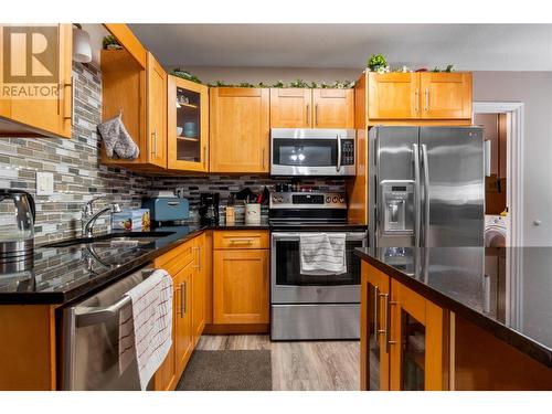 3961 20 Avenue Se, Salmon Arm, BC - Indoor Photo Showing Kitchen With Double Sink