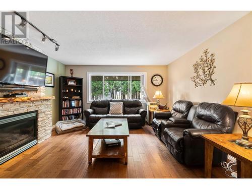 3961 20 Avenue Se, Salmon Arm, BC - Indoor Photo Showing Living Room With Fireplace