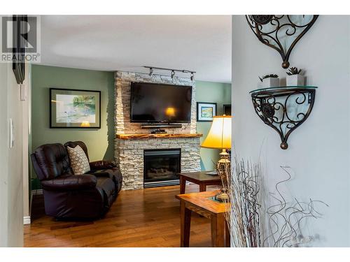 3961 20 Avenue Se, Salmon Arm, BC - Indoor Photo Showing Living Room With Fireplace