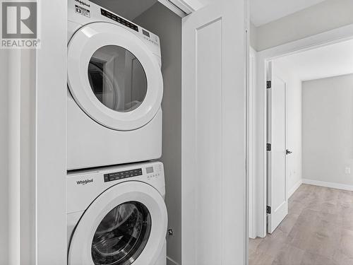 307 Glen Park Drive Unit# 2, Kelowna, BC - Indoor Photo Showing Laundry Room