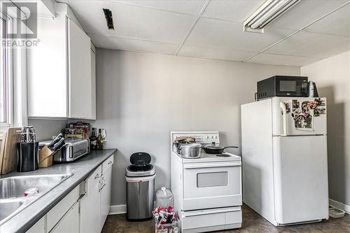 301 Albert Street, Espanola, ON - Indoor Photo Showing Kitchen