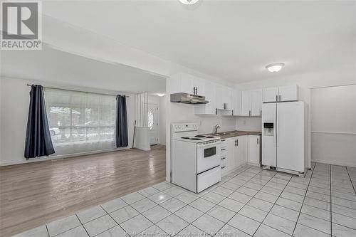 3010 Peace Court, Windsor, ON - Indoor Photo Showing Kitchen