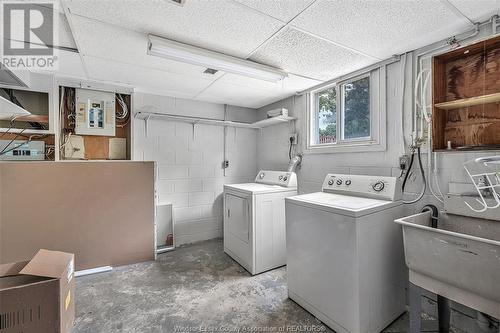 3010 Peace Court, Windsor, ON - Indoor Photo Showing Laundry Room