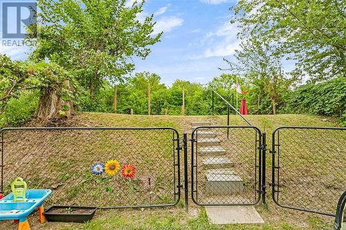 1278 Aire Place, Windsor, ON - Outdoor