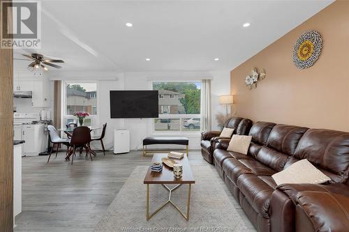 1278 Aire Place, Windsor, ON - Indoor Photo Showing Living Room