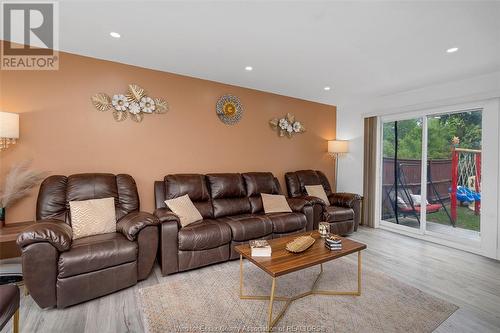 1278 Aire Place, Windsor, ON - Indoor Photo Showing Living Room